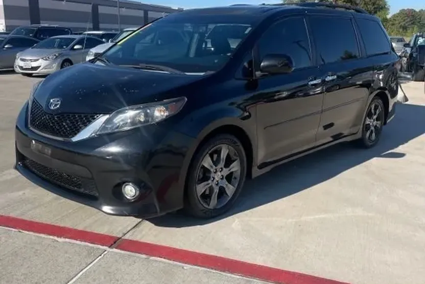 2013 Toyota Sienna photo 1