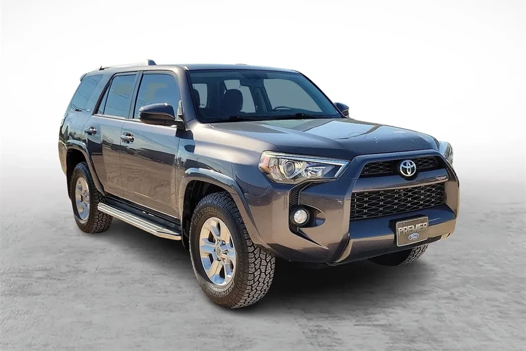 2017 Toyota 4Runner SR5 photo 1