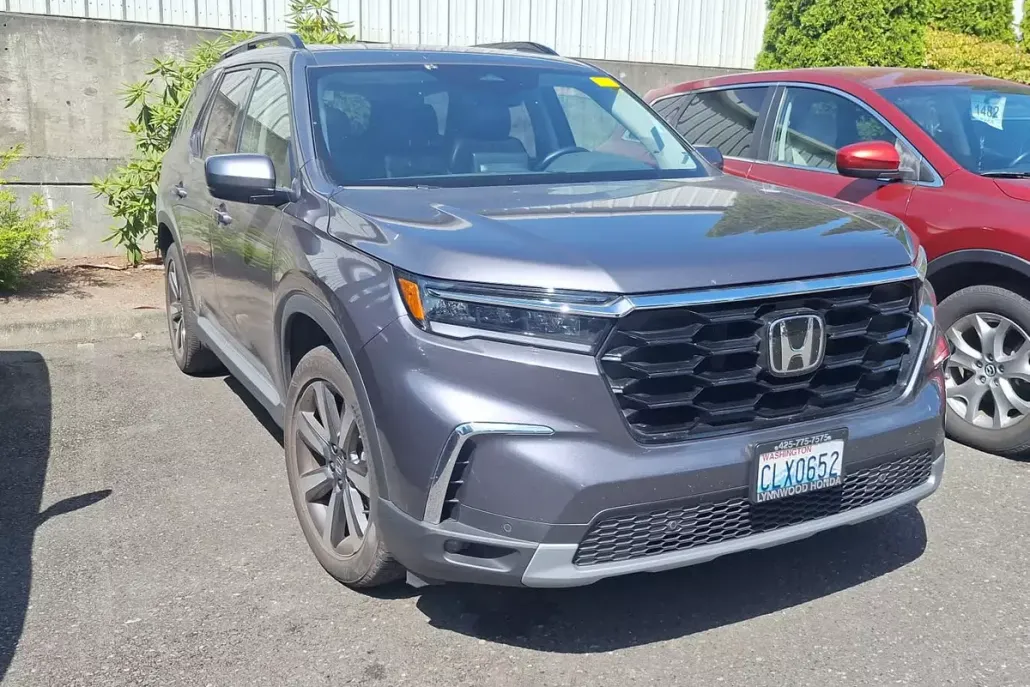 2025 Honda Pilot Touring photo 1