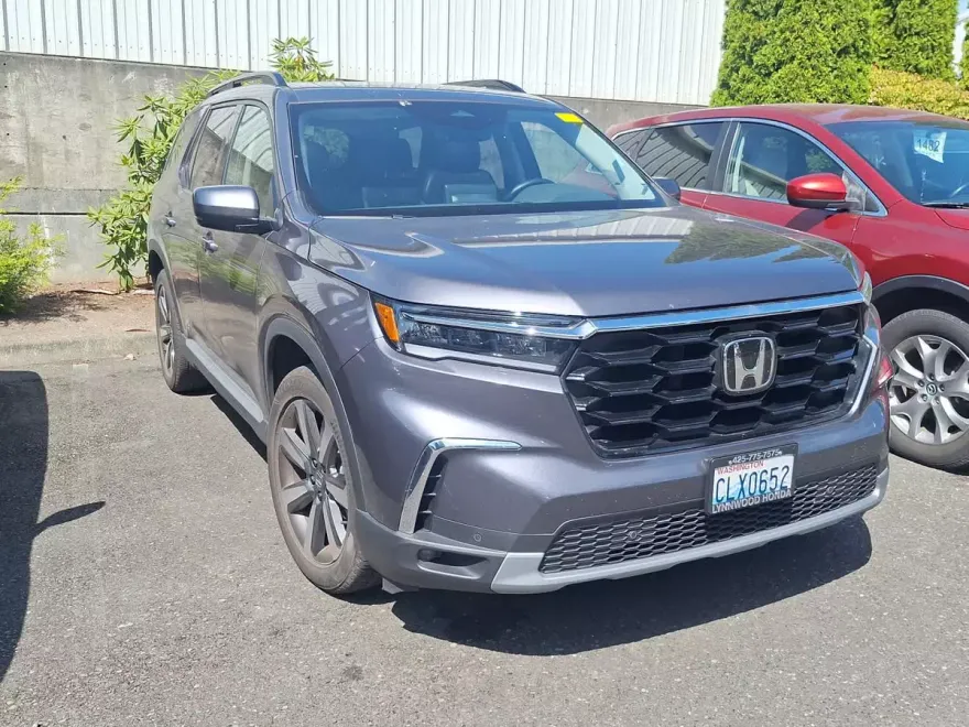 2025 Honda Pilot Touring photo 1