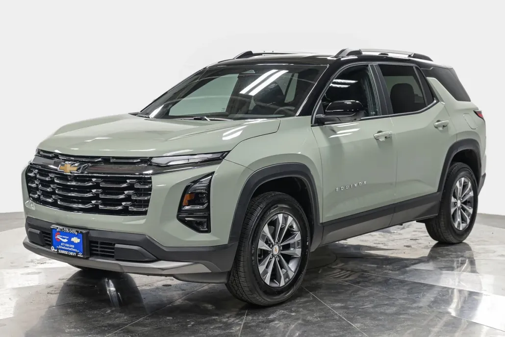2025 Chevrolet Equinox LT photo 1