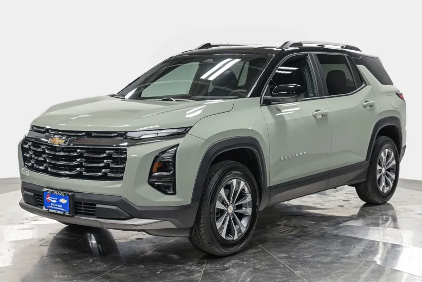 2025 Chevrolet Equinox LT photo 1