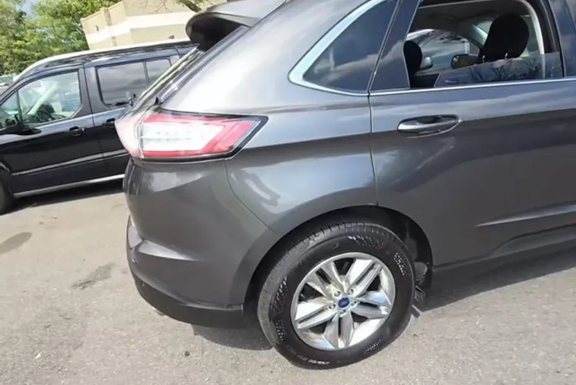 2016 Ford Edge SEL photo 1