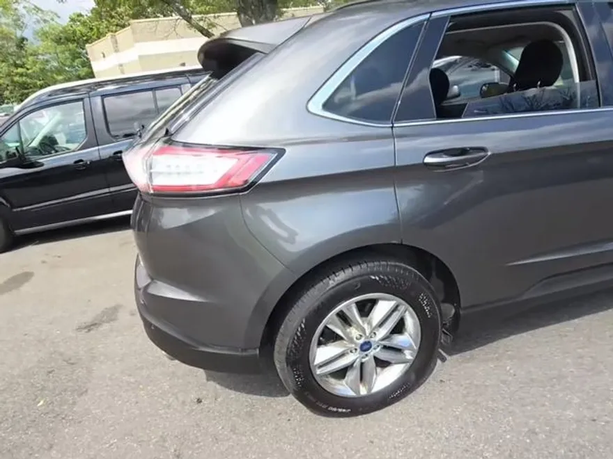 2016 Ford Edge SEL photo 1