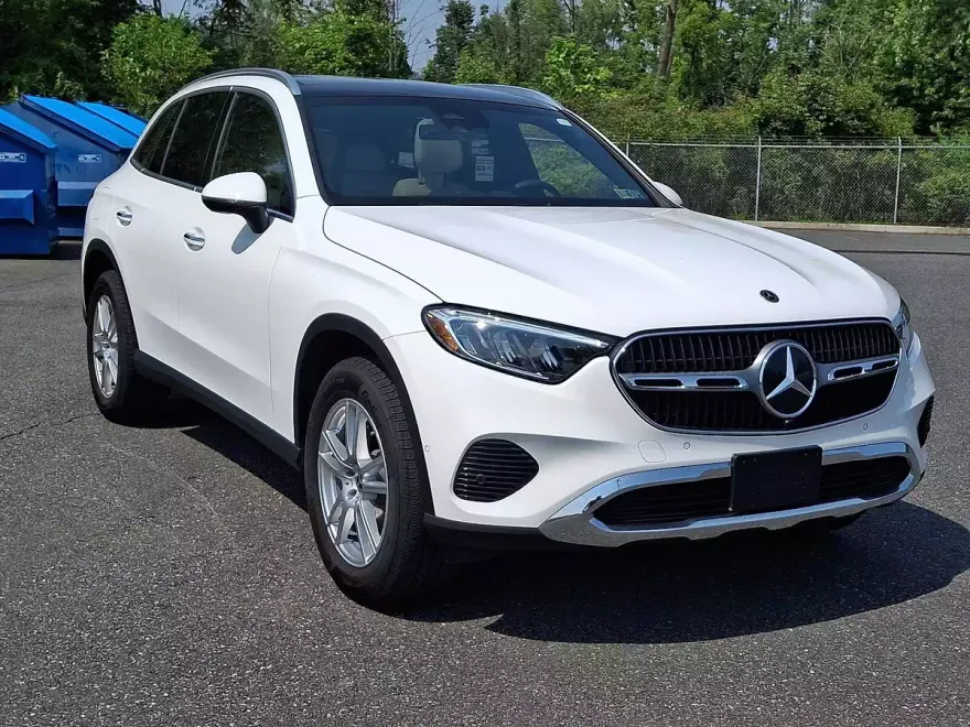 2025 Mercedes Benz GLC 300 4MATIC photo 1