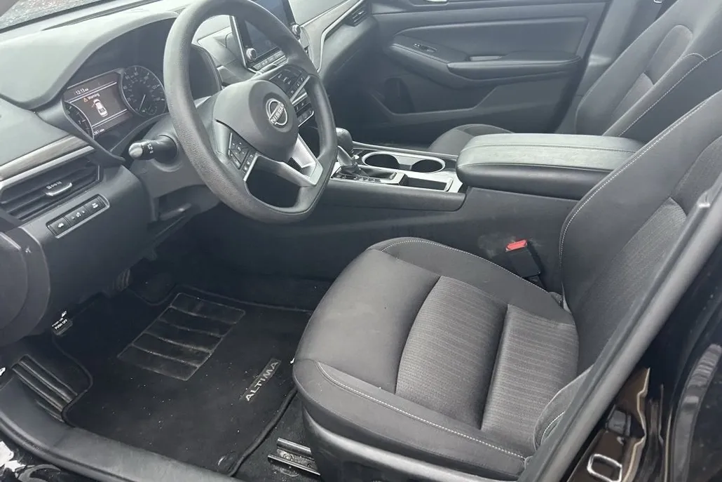 2024 Nissan Altima 2.5 SV photo 1