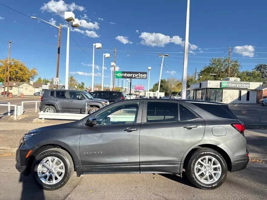 2022 Chevrolet Equinox LS photo 1