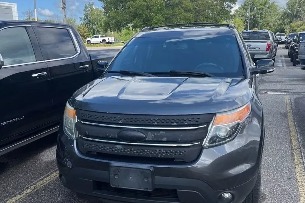 2015 Ford Explorer XLT photo 1