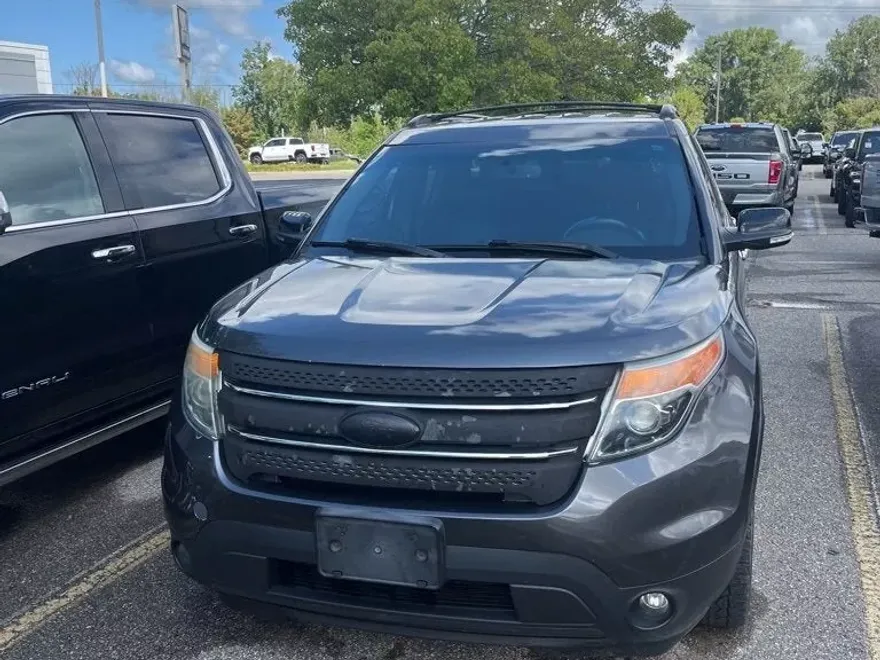 2015 Ford Explorer XLT photo 1