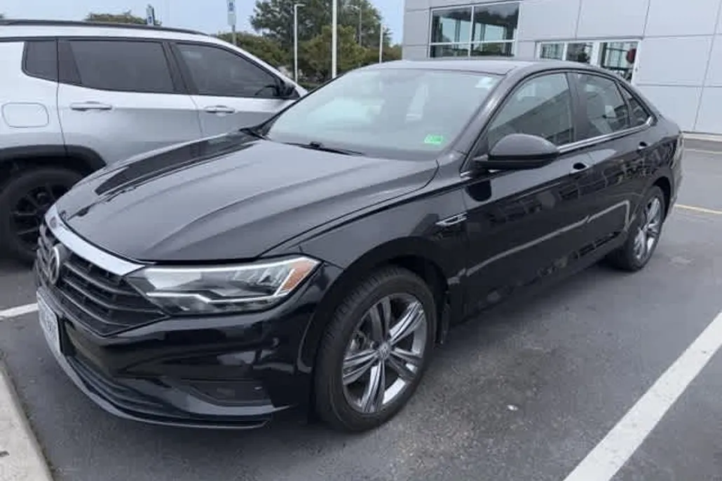 2019 Volkswagen Jetta R-Line photo 1