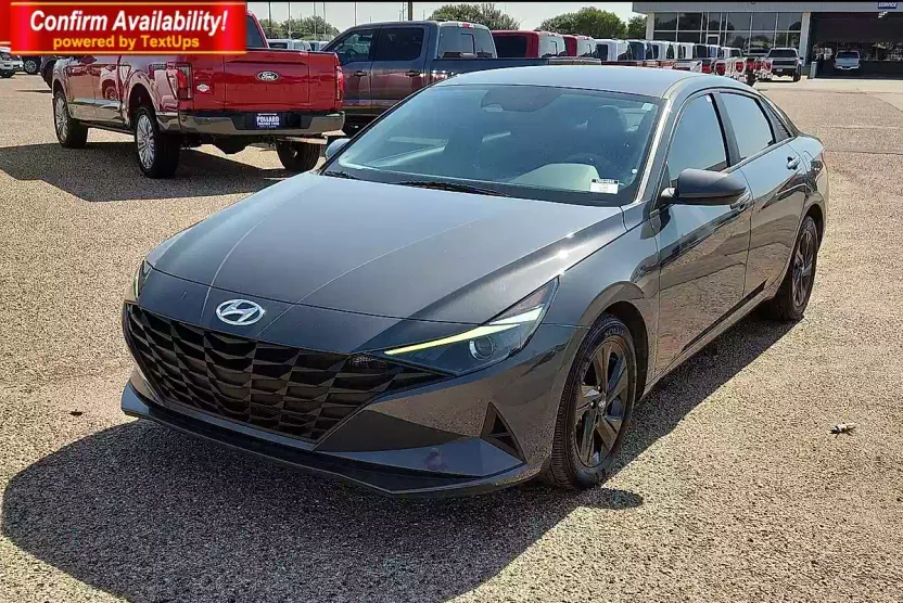 2023 Hyundai Elantra SEL photo 1
