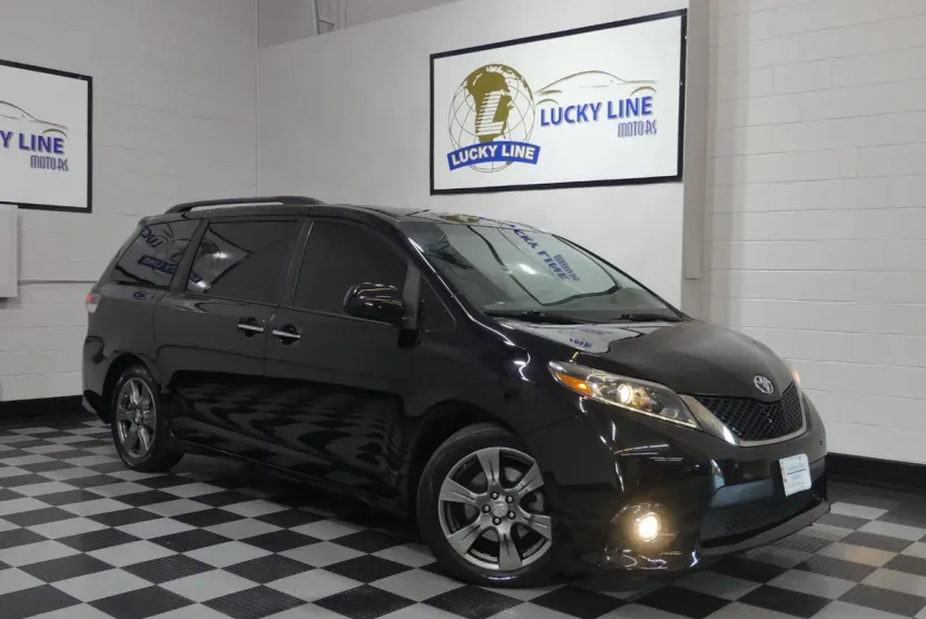 2017 Toyota Sienna SE Premium photo 1