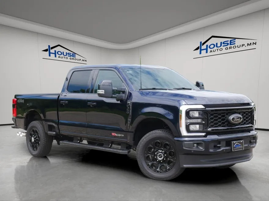 2025 Ford F-350 Lariat photo 1