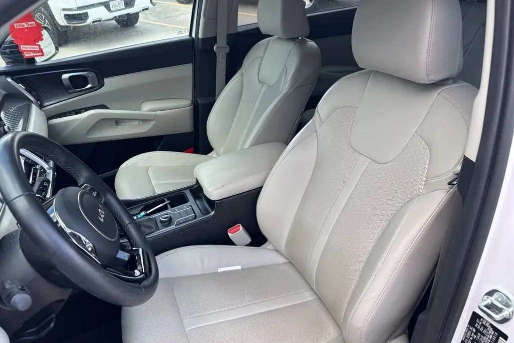 2023 Kia Sorento S photo 1