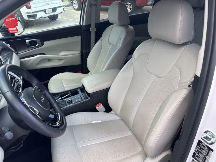 2023 Kia Sorento S photo 1