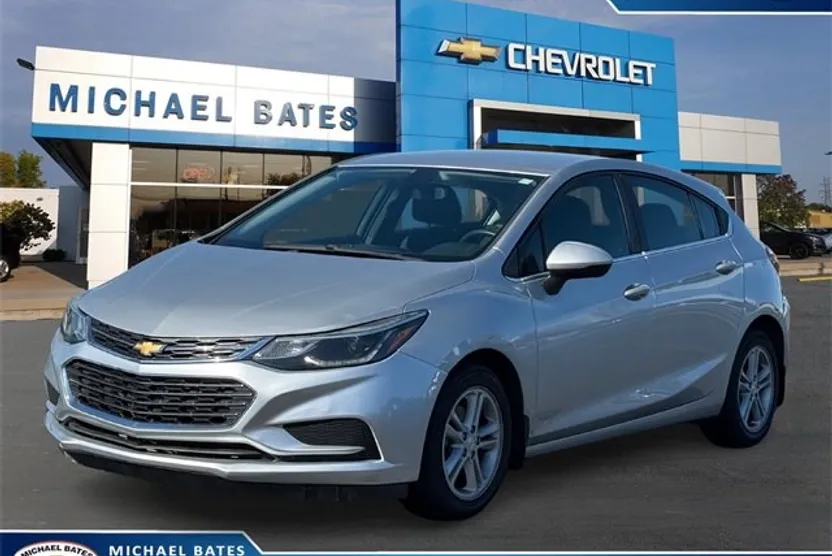 2017 Chevrolet Cruze LT photo 1