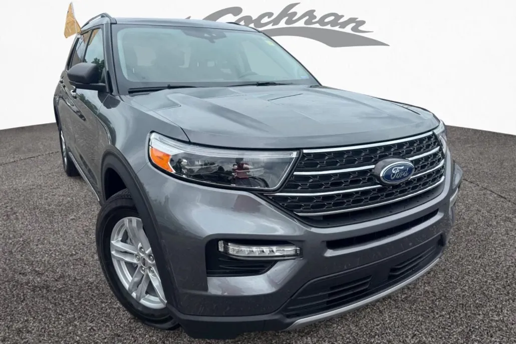 2022 Ford Explorer XLT photo 1