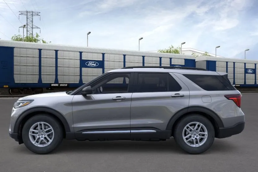 2025 Ford Explorer photo 1