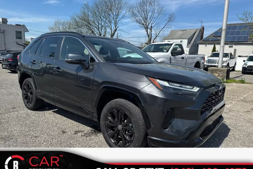 2022 Toyota RAV4 Hybrid SE photo 1