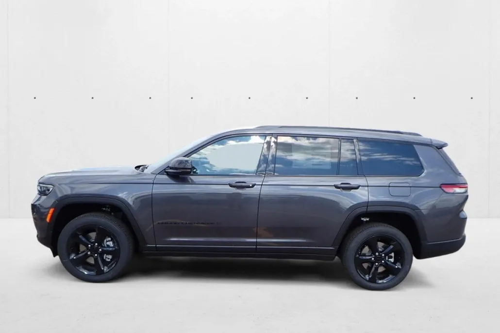 2025 Jeep Grand Cherokee Altitude photo 1