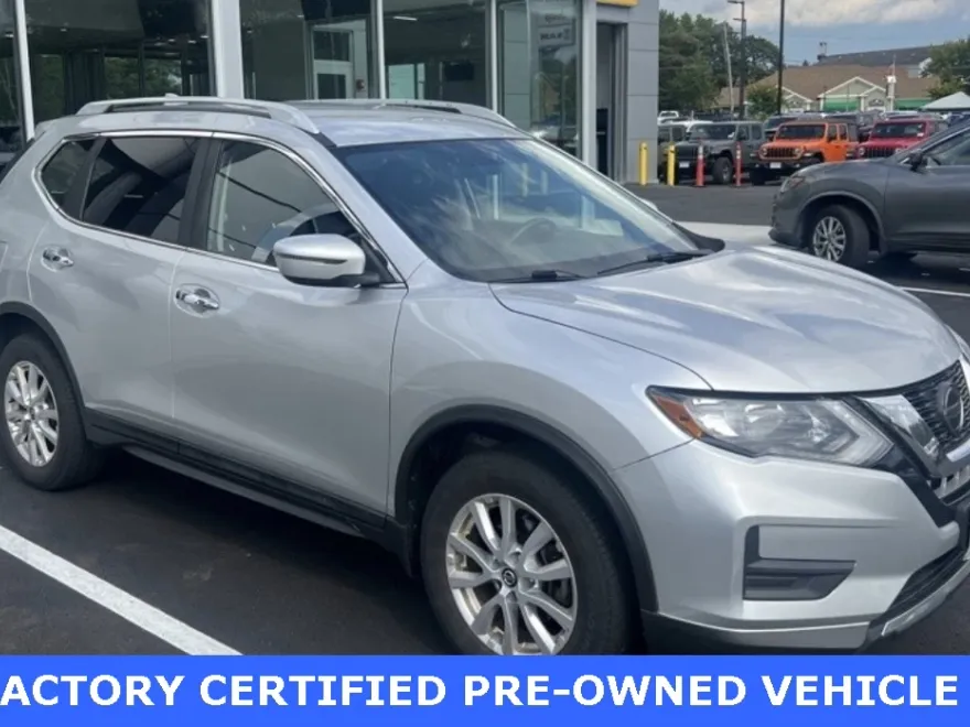 2018 Nissan Rogue SV photo 1