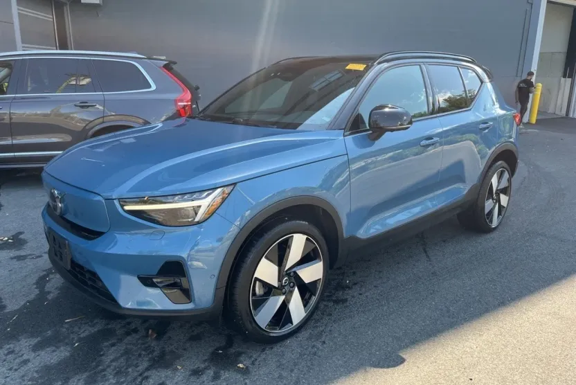 2023 Volvo XC40 Recharge Ultimate photo 1