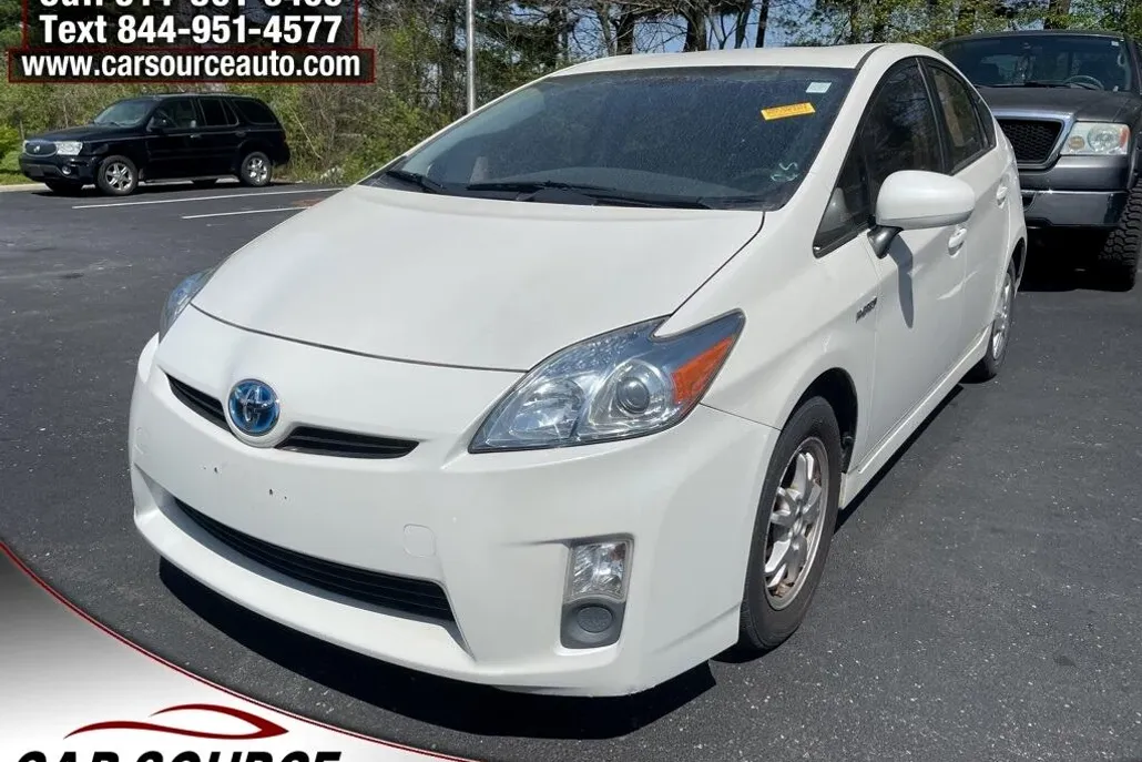 2010 Toyota Prius Three photo 1