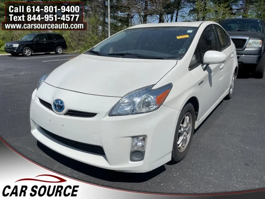 2010 Toyota Prius Three photo 1