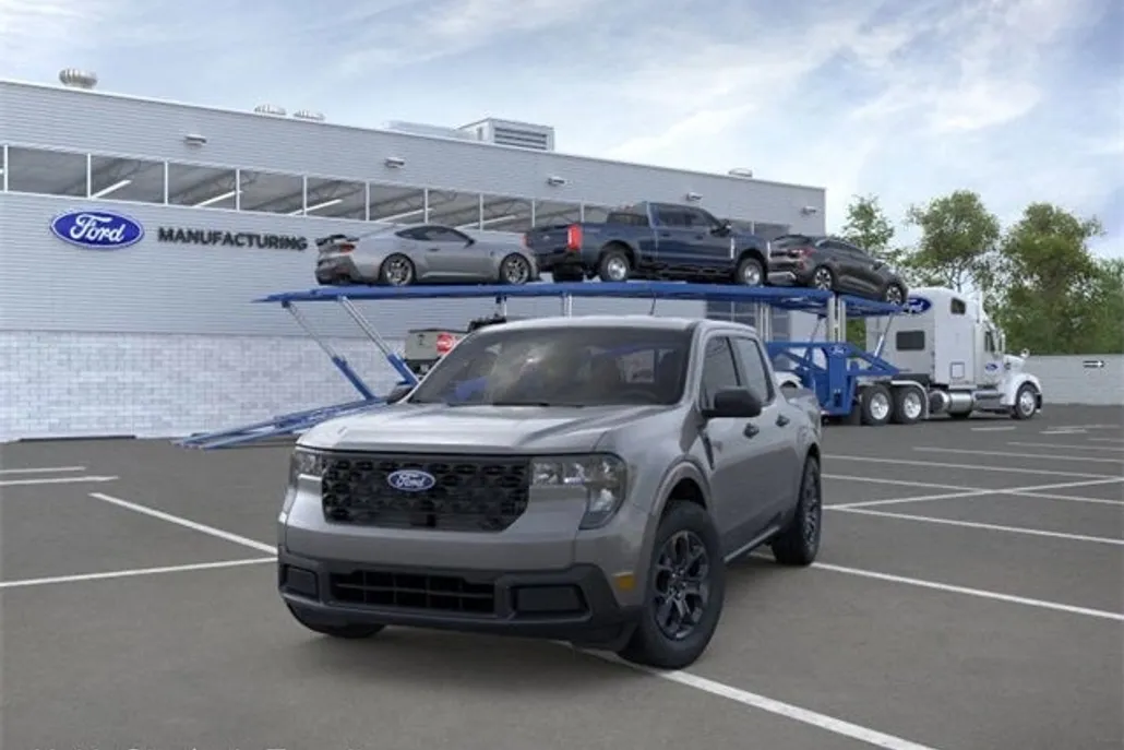 2025 Ford Maverick XLT photo 1