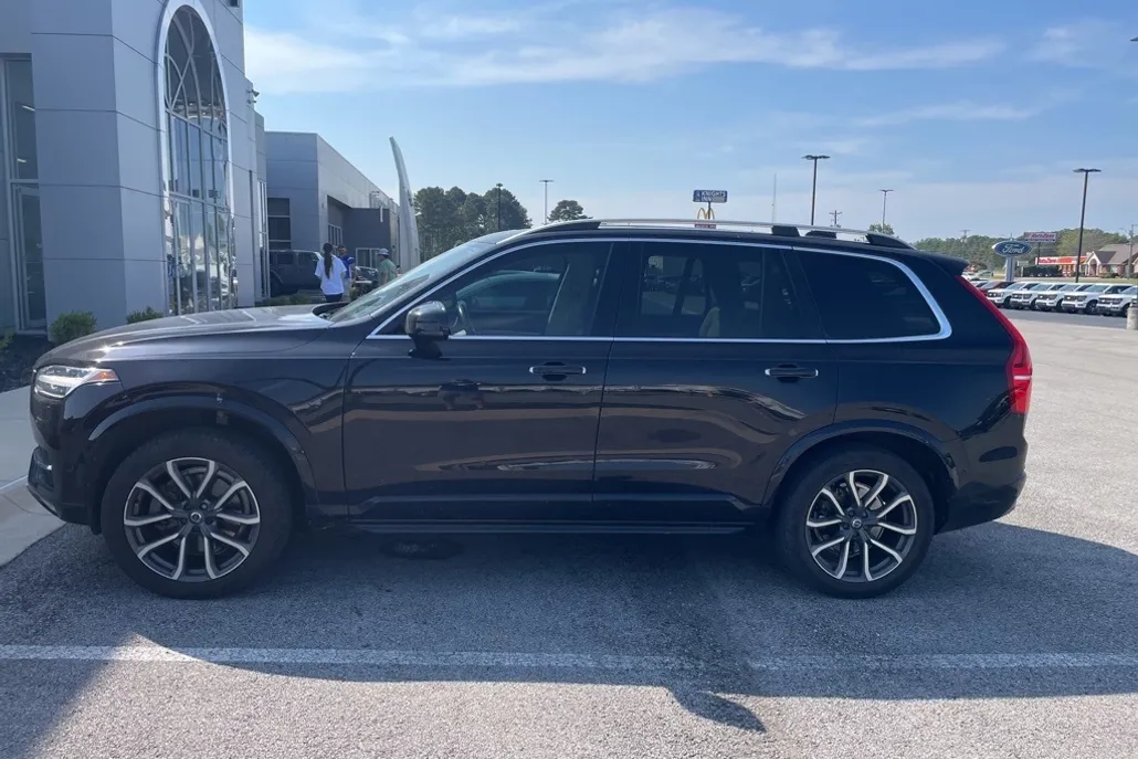 2018 Volvo XC90 T5 Momentum photo 1