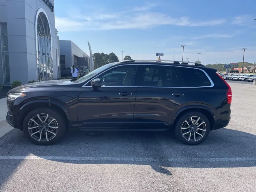2018 Volvo XC90 T5 Momentum photo 1