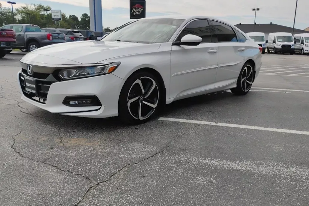 2019 Honda Accord Sport photo 1