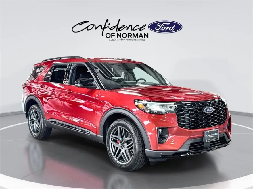 2025 Ford Explorer ST-Line photo 1