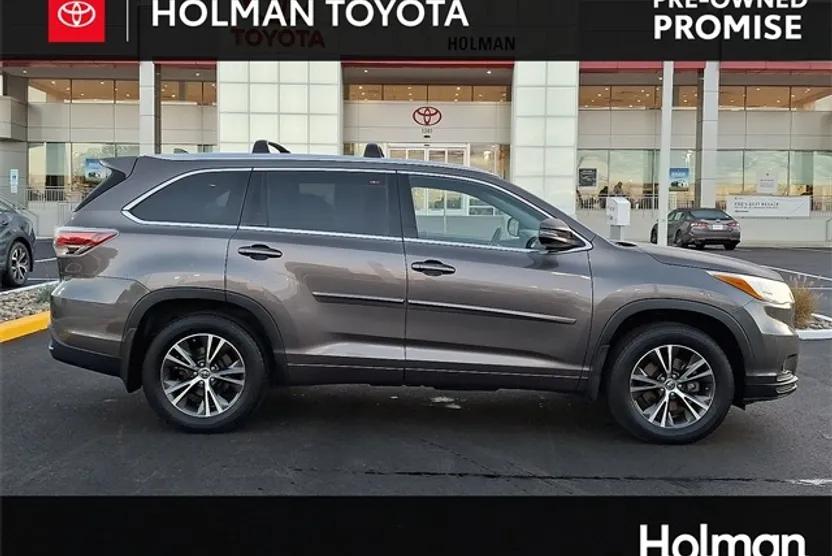 2016 Toyota Highlander XLE photo 1