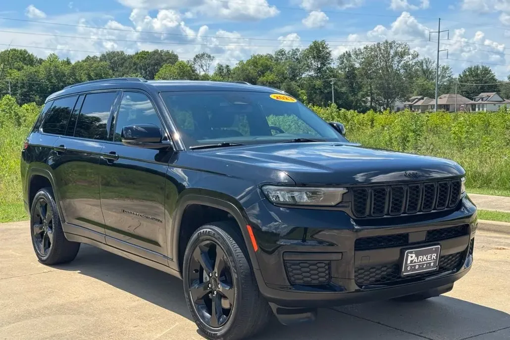 2023 Jeep Grand Cherokee Altitude photo 1