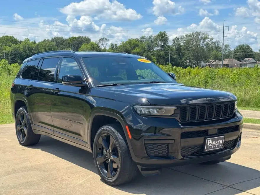 2023 Jeep Grand Cherokee Altitude photo 1