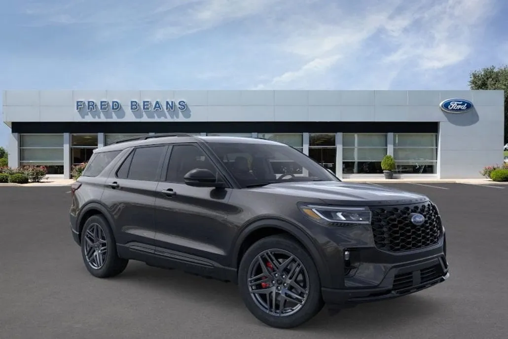 2025 Ford Explorer ST photo 1