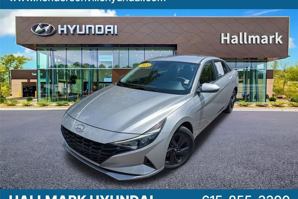 2023 Hyundai Elantra SEL photo 1
