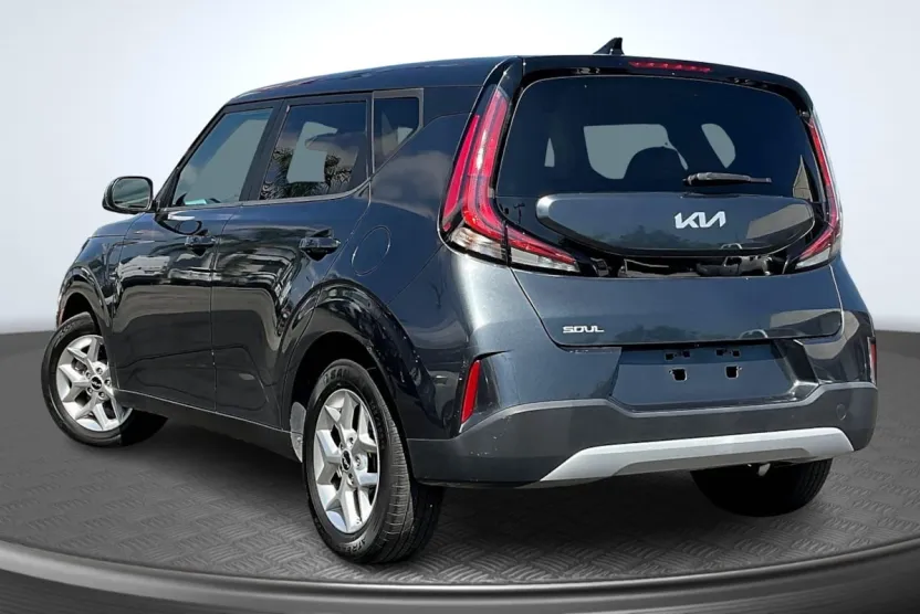 2023 Kia Soul LX photo 1