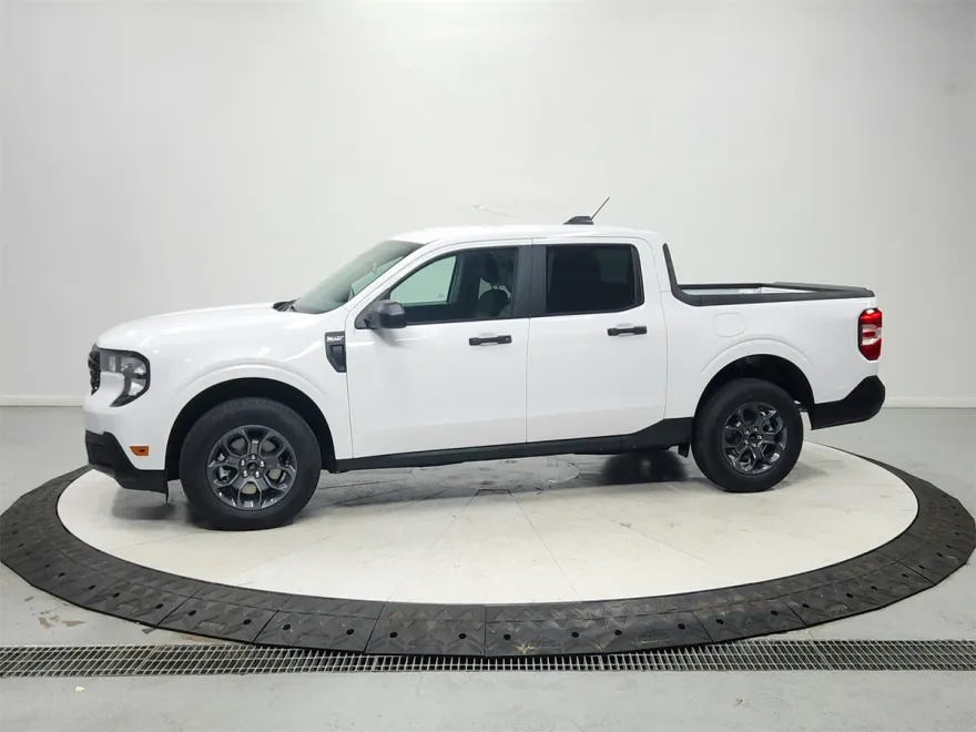 2025 Ford Maverick XLT photo 1