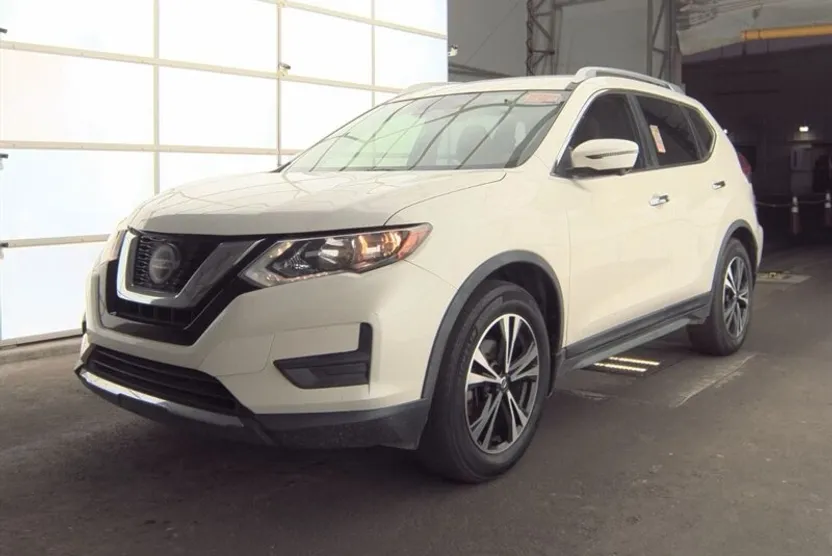 2019 Nissan Rogue SV photo 1