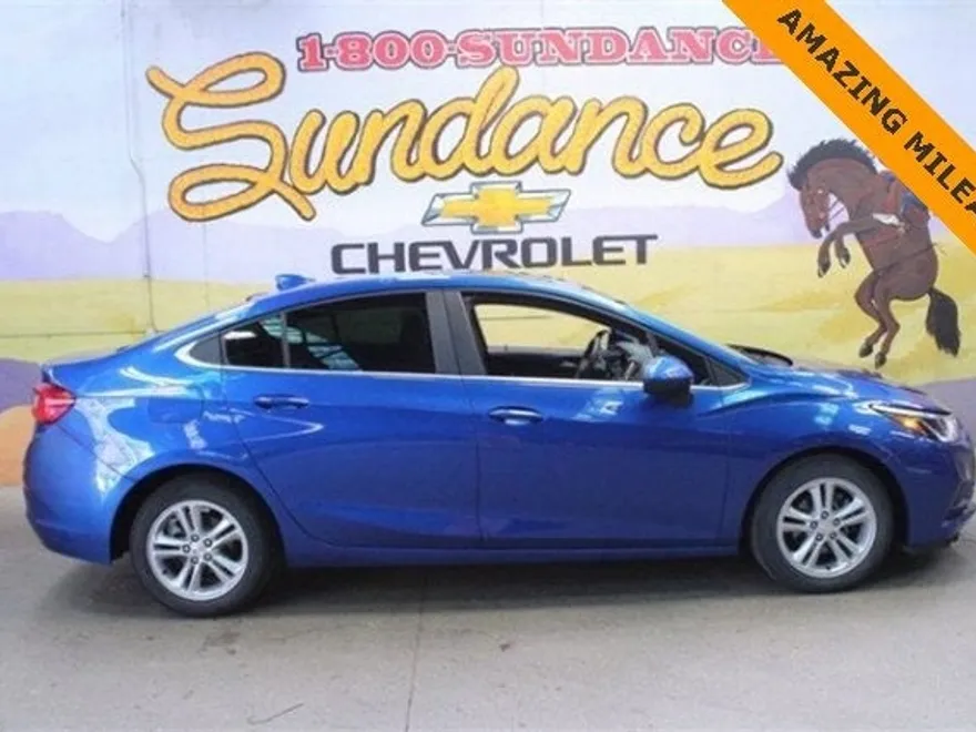 2018 Chevrolet Cruze LT photo 1