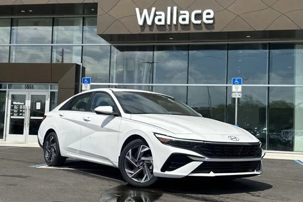 2025 Hyundai Elantra SEL Convenience photo 1