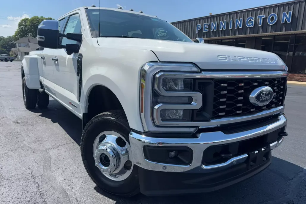 2025 Ford F-350 Lariat photo 1