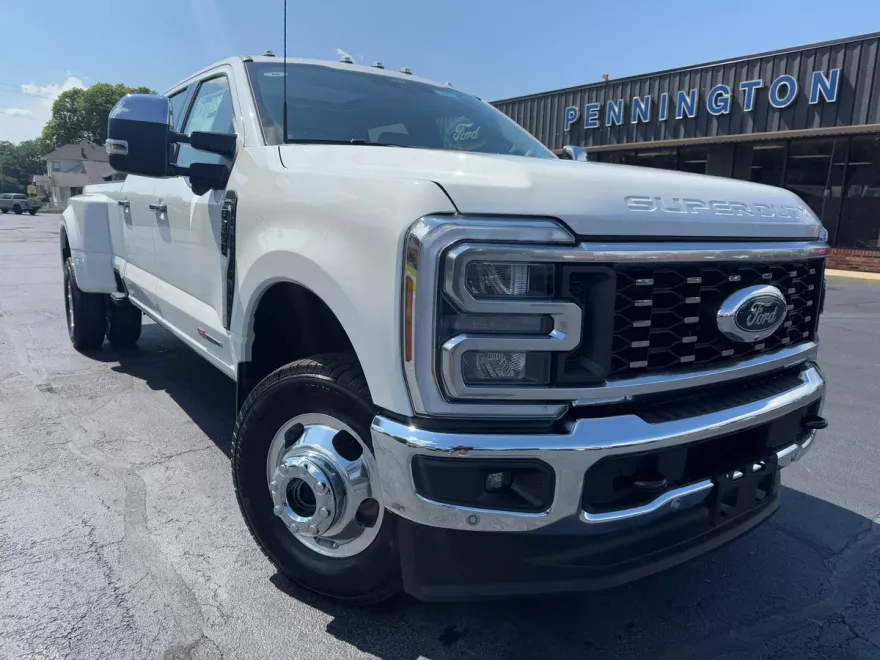 2025 Ford F-350 Lariat photo 1