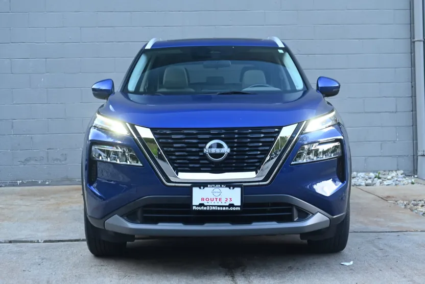 2022 Nissan Rogue SV photo 1