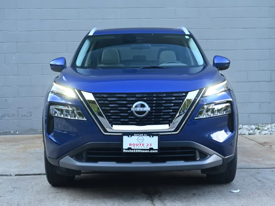 2022 Nissan Rogue SV photo 1
