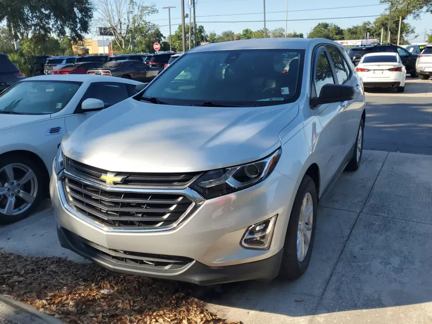 2021 Chevrolet Equinox LS photo 1