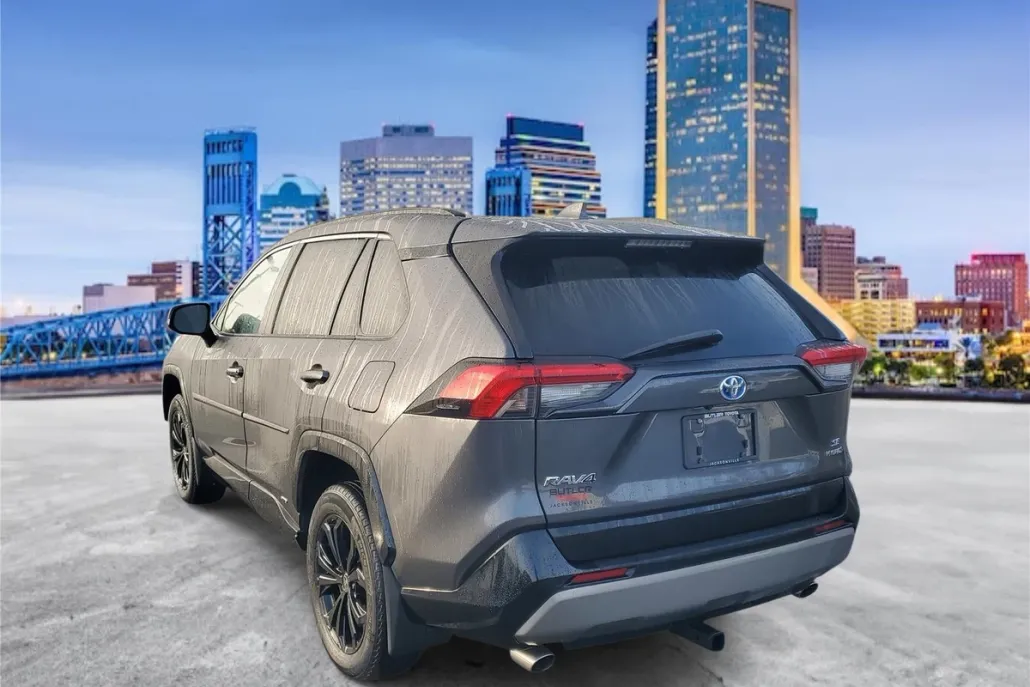 2023 Toyota RAV4 Hybrid SE photo 1