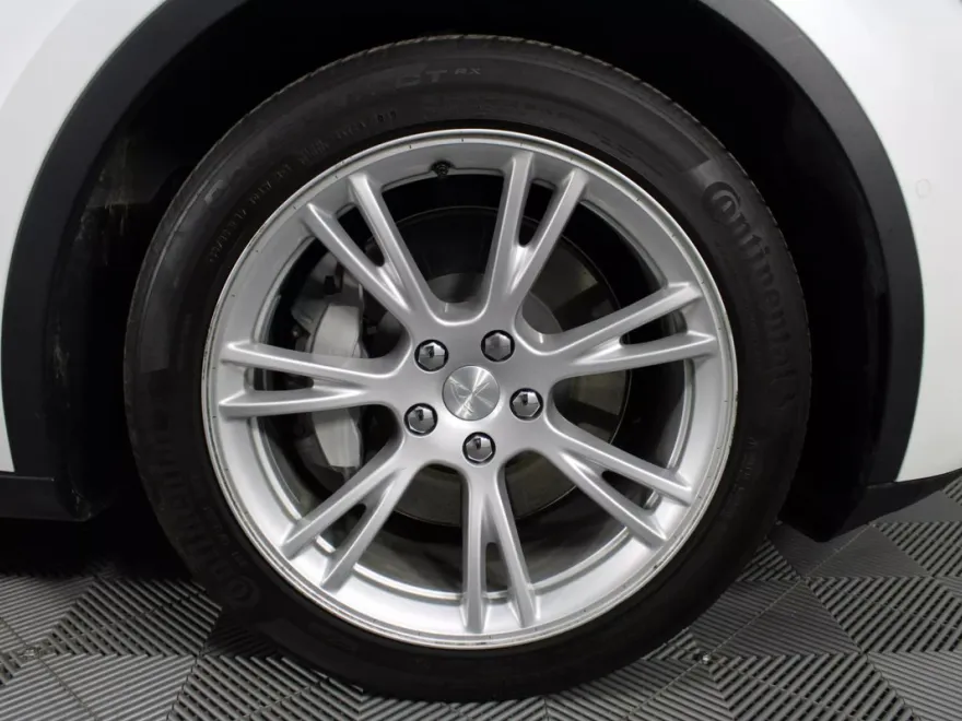 2020 Tesla Model Y Long Range photo 33